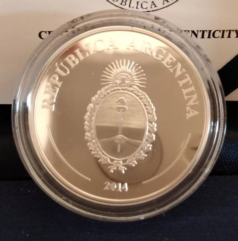 En el reverso se destaca el Escudo Nacional, junto con el año de acuñación y la inscripción "República Argentina". (Foto: Mercado Libre)