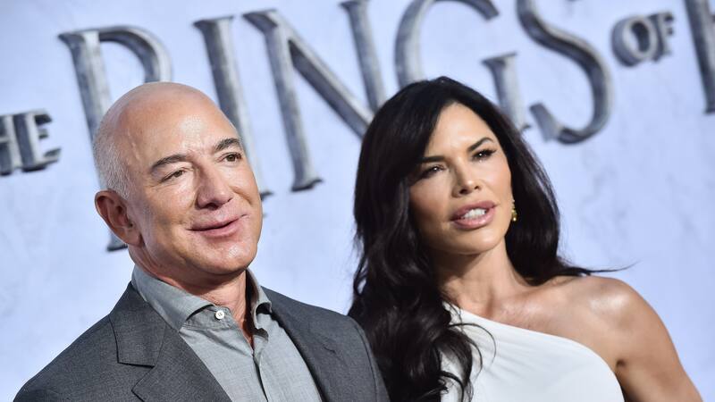 Lauren Sánchez, la nueva esposa latina de Jeff Bezos, se va al espacio de "luna de miel".