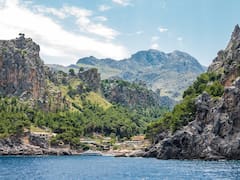 Estos dos pequeños pueblitos están en Menorca y tienen todo, playas, mar y montañas