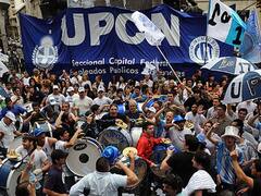 Paritarias 2022: nuevo récord de estatales, una provincia firmó un 100% y un bono de $ 60.000