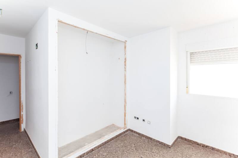 Interior de este piso ubicado en Algemesí, Valencia. (Foto: solvia.es)