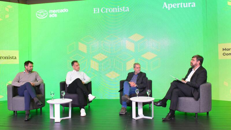 Juan Courel, presidente de Alaska comunicación; Juan Germano, cofundador y director de Isonomía Consultores; y Carlos Fara, presidente de Fara Veggetti, junto a Hernán de Goñi, El Cronista