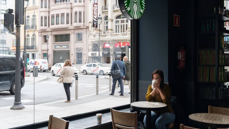 Starbucks está buscando empleados en toda España.