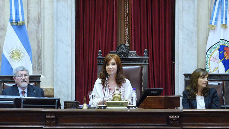 Cristina, en su primera sesión como titular del Senado