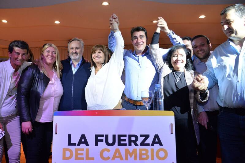 Patricia Bullrich junto a su candidato a gobernador bonaerense, Joaquín de la Torre.