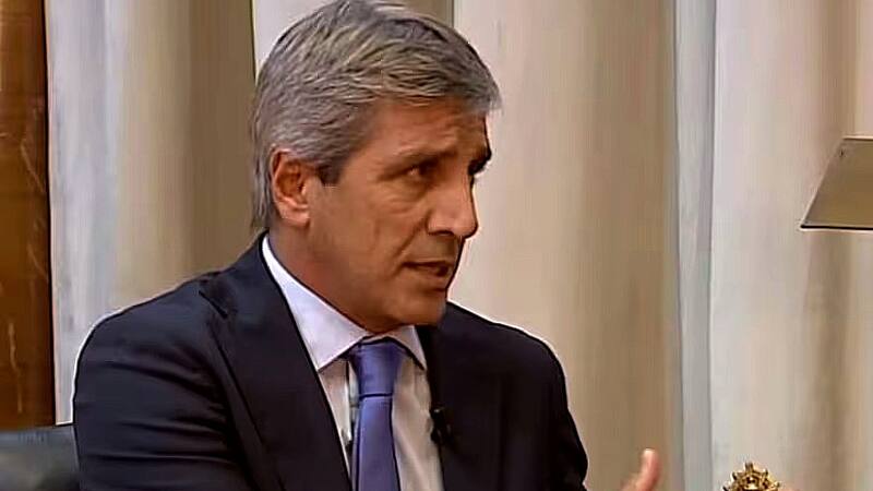 Luis Caputo pisa el envío de fondos a provincias.