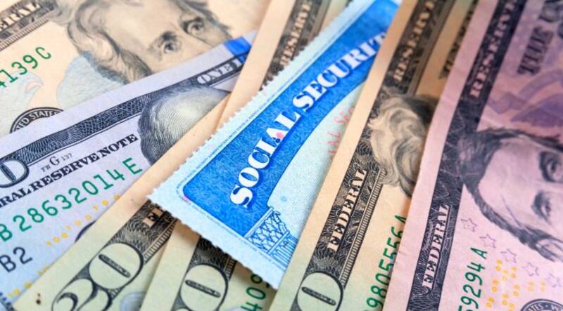 Se despiden los impuestos del Seguro Social: desde ahora serán cancelados para todas las personas que cumplan con esta condición. Imagen: archivo.