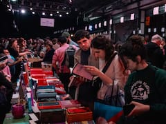 De las 15 mesas en la UBA a ser la Feria del Libro "B": la historia del espacio donde editores y lectores se encuentran cara a cara