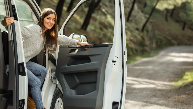 Se anunció la mejor noticia para los conductores: ya no tendrán que pasar la ITV si su coche está en este listado.