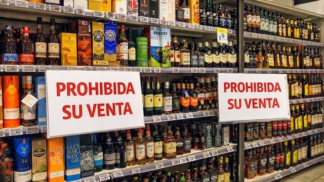 Es oficial | Se prohibirá la venta de alcohol en supermercados: será en estas fechas de Semana Santa