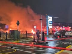 Nueva tragedia aérea en EE.UU: una aeronave se estrelló en Filadelfia e incendió varias casas