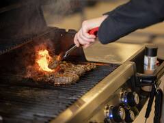 Vacaciones Brasil 2025: el precio que pagás por comer un asado en Florianópolis y lo que gastás en CABA