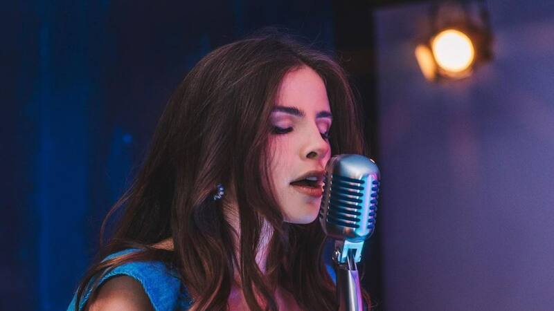 Giulia Be es la protagonista de esta gran producción que ofrece Netflix.