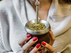 Chau granitos: el yuyo que hay que ponerle al mate para eliminar el acné y cuidar la piel