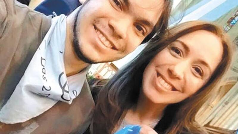 Vidal, con el pañuelo celeste de quienes rechazan la legalización