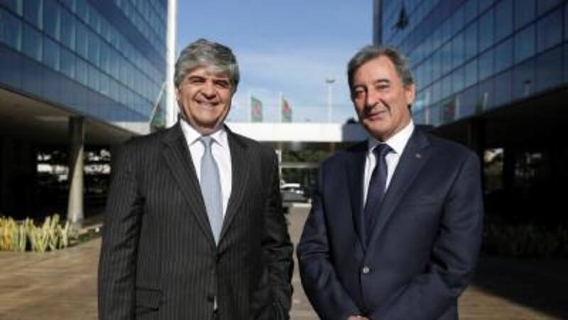 El presidente de YPF, Miguel Gutiérrez, y el de Toyota, Daniel Herrero
