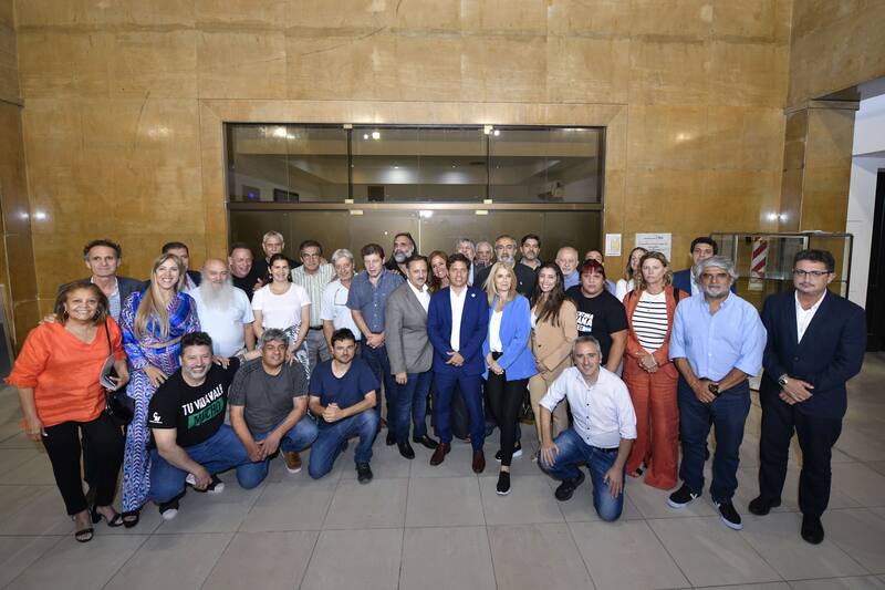 Axel Kicillof reunió a la CGT, las dos CTA, Juan Grabois, gobernadores intendentes y casi toda UXP
