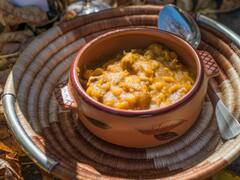 Locro criollo del 25 de Mayo: receta de locro y pastelitos: dónde pedir delivery