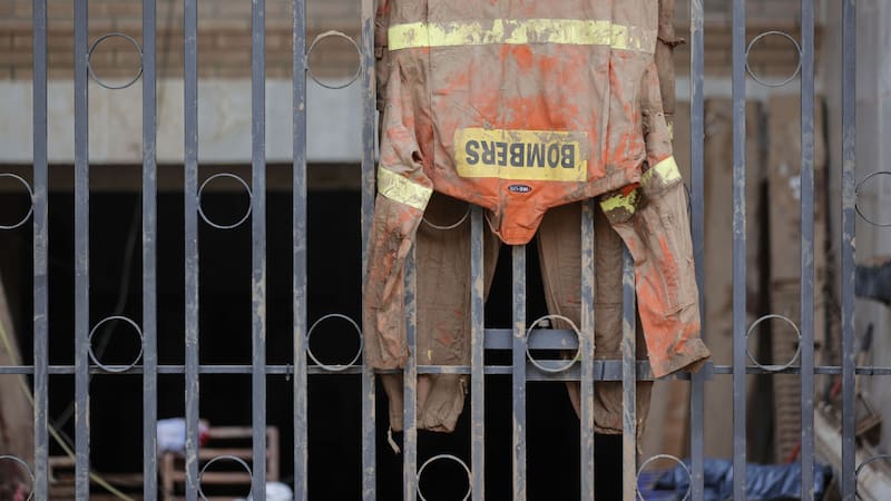 Sánchez pide "respeto" a las instituciones durante el homenaje a las víctimas de la DANA.