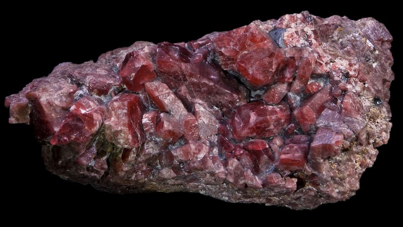 La piedra preciosa de la amistad tiene propiedades que equilibran y sanan relaciones.