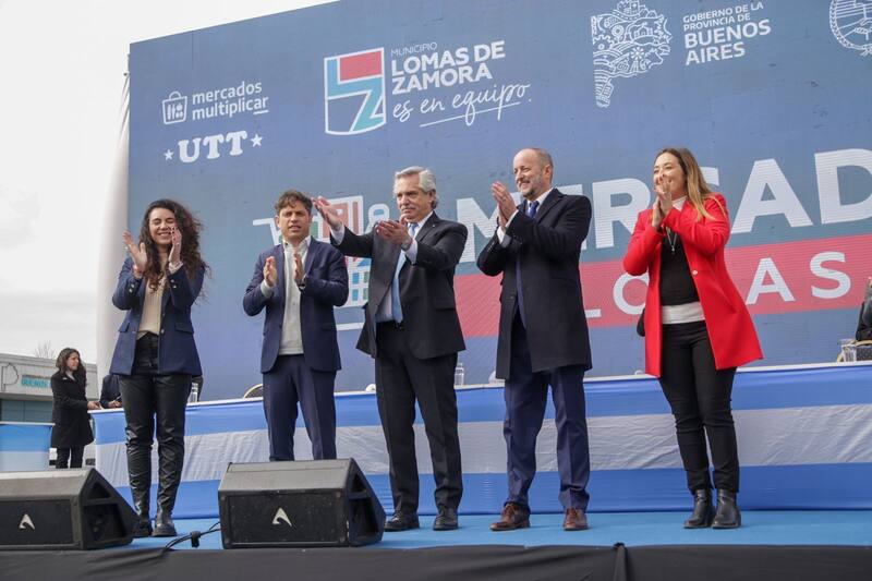 Alberto Fernández con Axel Kicillof y Martín Insaurralde en el acto de Lomas de Zamora