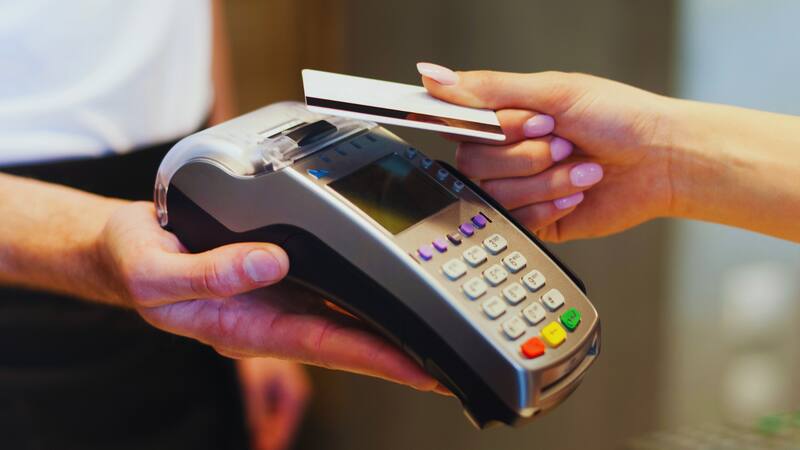 BBVA ofrece regalos y beneficios por usar con frecuenta la tarjeta de crédito. Fuente: Freepik