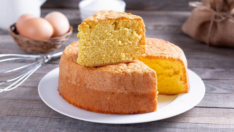 Bizcocho de natillas: la mejor receta para que te quede húmedo y esponjoso.