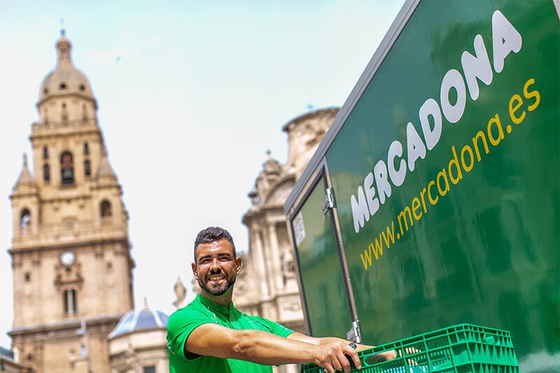 Mercadona busca trabajadores: ofrece contratos indefinidos y hasta 2000 euros de sueldos sin experiencia. (Imagen: archivo)