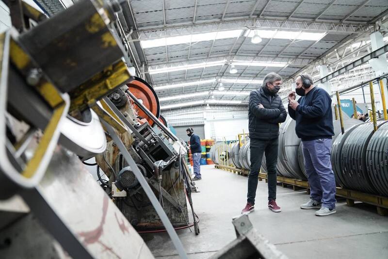 Máximo Kirchner en una recorrida en Tres de Febrero este fin de semana