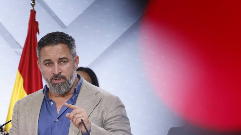 Abascal acusa al PP y al PSOE de promocionar una "invasión islamista".