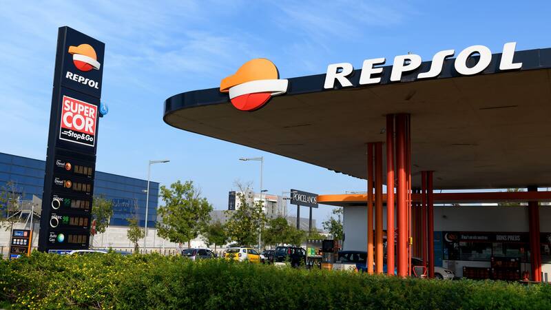 La acción de Repsol en caída libre, ¿oportunidad para comprar?