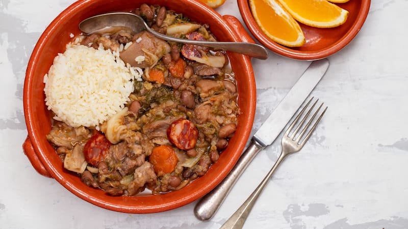 La feijoada portuguesa es uno de los platos más deliciosos del país vecino.