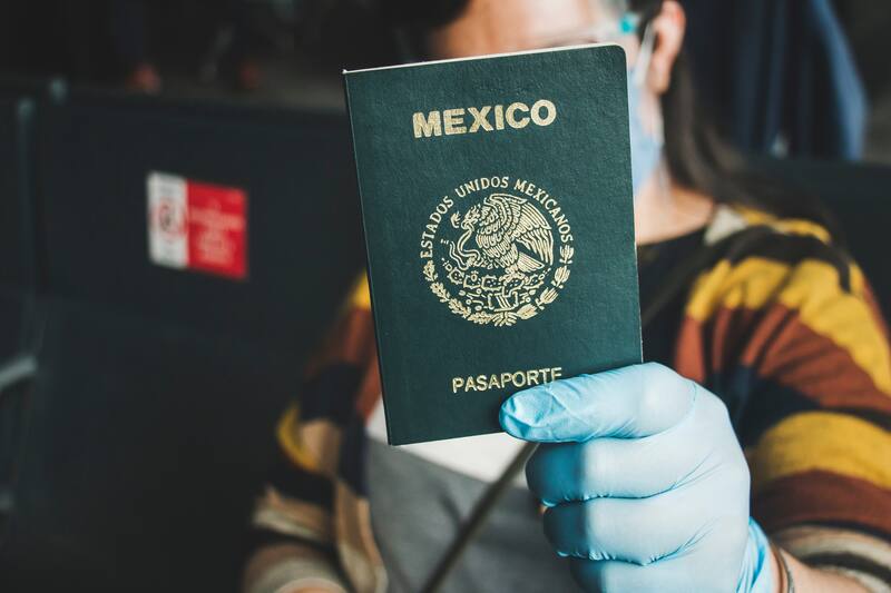 Pasaporte mexicano. Fuente: Archivo.
