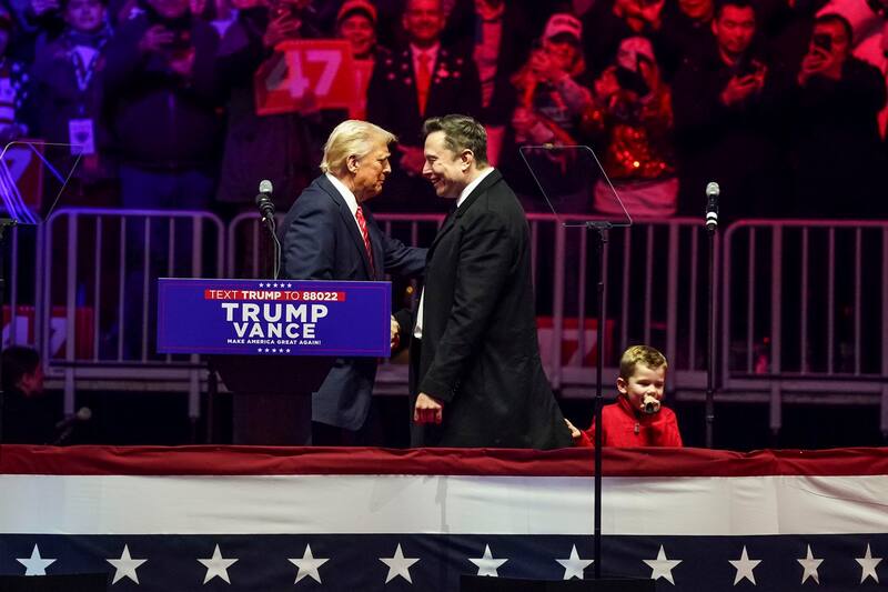 Elon Musk junto a Donald Trump en el mitín previo a su regreso a la Casa Blanca. Foto: Archivo.