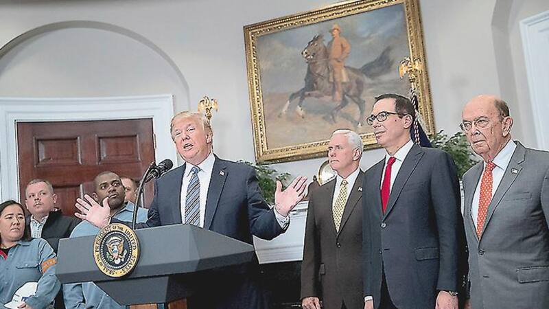 Trump la semana pasada al anunciar aranceles siderúrgicos en la Casa Blanca