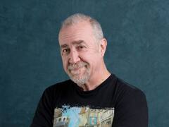 Tiene 54 años y desde su 'cueva' en Córdoba ilustra videojuegos y cómics famosos en el mundo