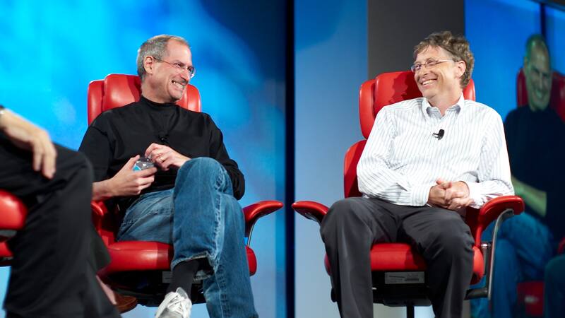 Steve Jobs y Bill Gates durante una conferencia en 2005.
