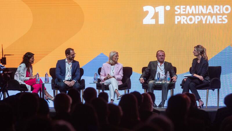 La familia Crucianelli, en pleno en el 21° seminario Propymes, es la dueña de una pyme santafesina nacida hace más de 60 años, que hoy es una de las principales fabricantes de sembradoras del país y exporta a todo el mundo