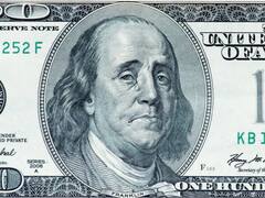 Por qué los argentinos están obsesionados con el dólar, hasta cuando les hace perder plata