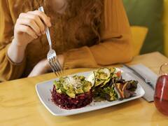 Día del veganismo: el restaurante vegano pionero de la zona sur de CABA que tenés que probar si te gusta la cocina natural