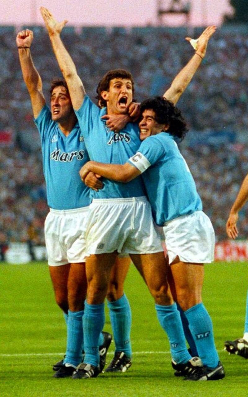 Ferrara junto a Maradona conquistó en Napoli dos Ligas italianas, una Copa de la UEFA, una Copa de Italia y una Supercopa de Italia.