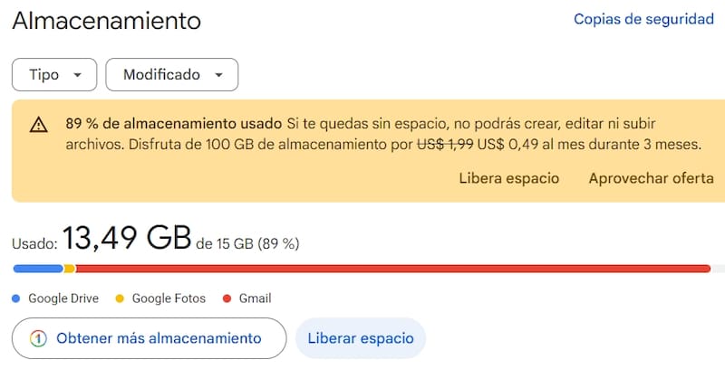 Google Drive alerta sobre falta de espacio en la cuenta y brinda un asistente para liberar capacidad.