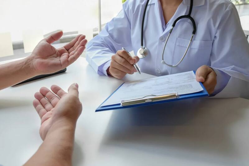 La acción busca garantizar atención "justa" a pacientes en medio de la crisis arancelaria que sufren los médicos.