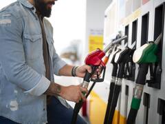 Intendentes, estacioneros y clientes en pie de guerra por una tasa vial a los combustibles