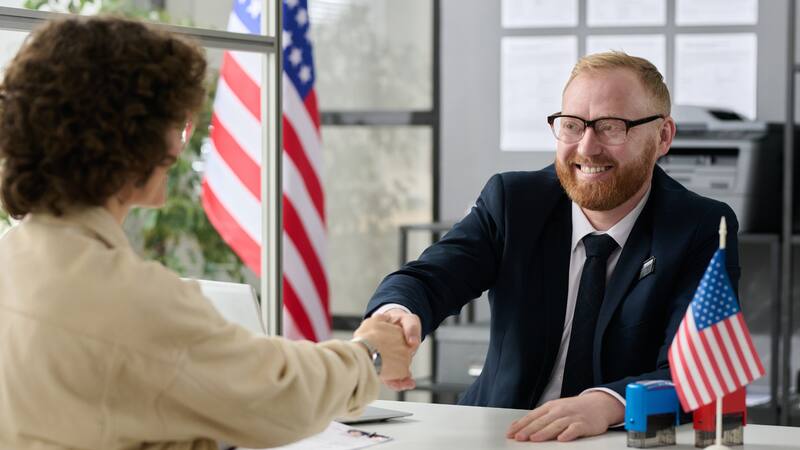 Conoce quiénes podrían ser los nuevos beneficiarios de la "tarjeta dorada" creada por la administración Trump.