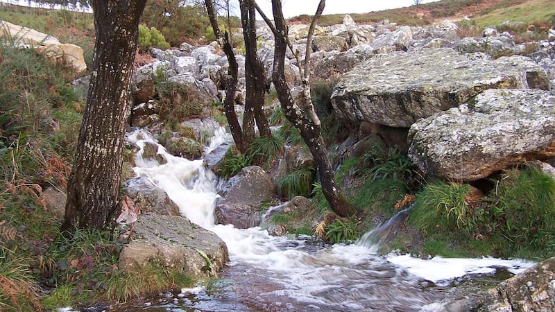 La arquitectura y la naturaleza son puntos destacados de este pueblo de Galicia.