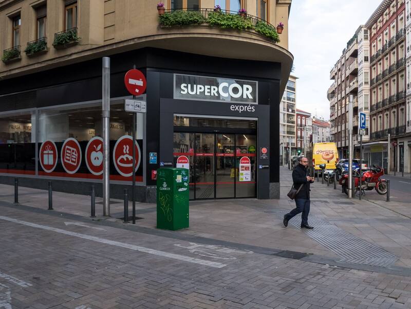 El Corte Inglés anunció el cierre del 25% de sus tiendas Supercor (Fuente: Shutterstock)