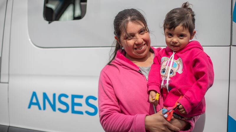 Para abril, se estima un aumento del 2,3% que impactará en todas los titulares de AUH.