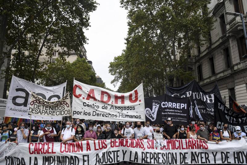 La fecha recuerda a las víctimas de la última dictadura militar, autodenominada "Proceso de Reorganización Nacional", que derrocó al gobierno de Isabel Perón el 24 de marzo de 1976.