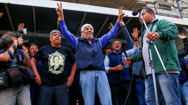 Hugo Moyano y su hijo Pablo quedaron muy satisfechos por la paritaria por el gremio de camioneros que lideran.